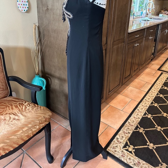 🔥🔥HOT Formal Dress with Beading around Halter Neckline-Excellent Condition!! - Picture 5 of 8